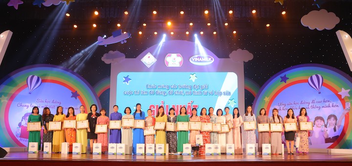 Tưng[-]bừng[-]ngày[-]Hội[-]sữa[-]học[-]đường[-]Đà[-]Nẵng